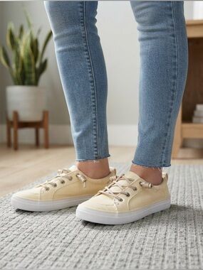 Sperry boat shoes Light yellow Canvas Lace Up Sneakers Sz 7.5